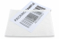 Pochettes porte-documents adhésive en papier - semi transparent: légèrement moins transparent que la version plastique mais toujours parfaitement lisible pour les scanners, par exemple, pour reconnaître les codes | PIT Packaging.be/fr | Paysdesenveloppes
