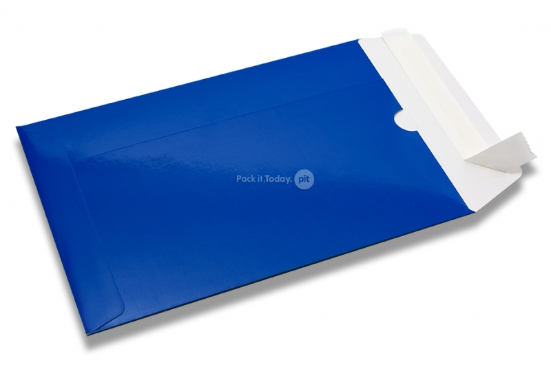 Blauw gekleurde kartonnen enveloppen
